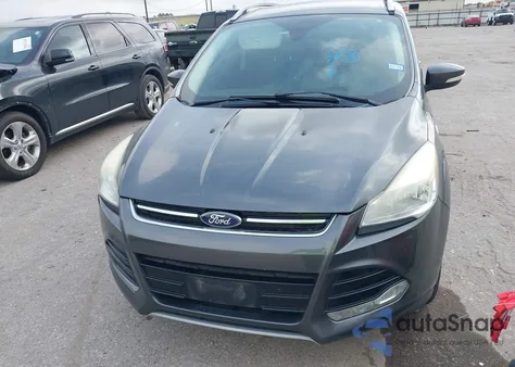2016 Ford Escape Titanium z USA, uszkodzony, nr VIN 1FMCU0J99GUB82276
